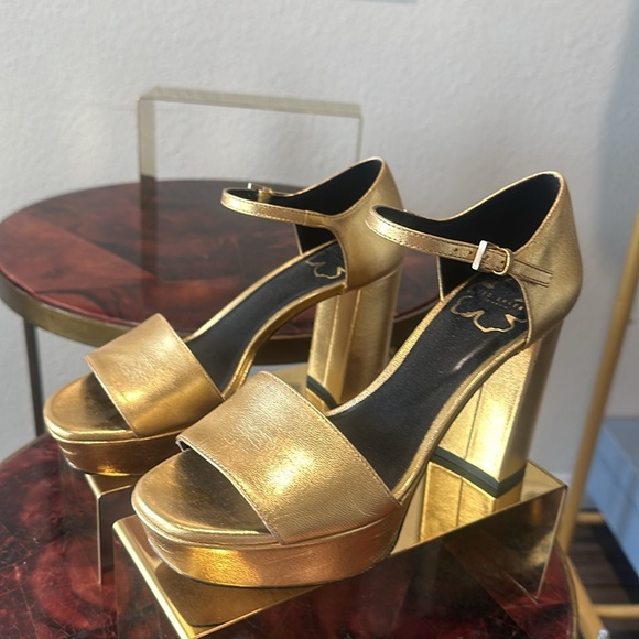 TED BAKER AMABELE METALLIC HEELED PLATFORM SANDAL IN GOLD - Picture 3 of 5
